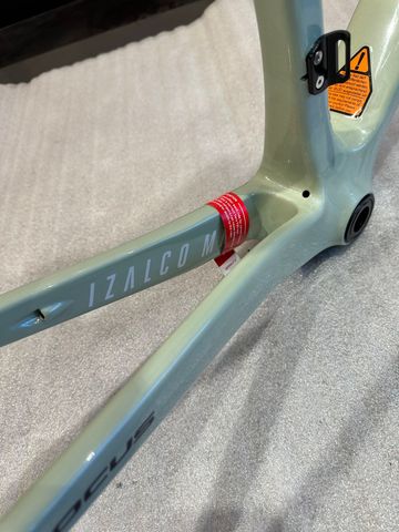 Focus IZALCO MAX 8.8 2024 Frameset 2024 Road & Gravel usato, Verde — immagine 3 di 8