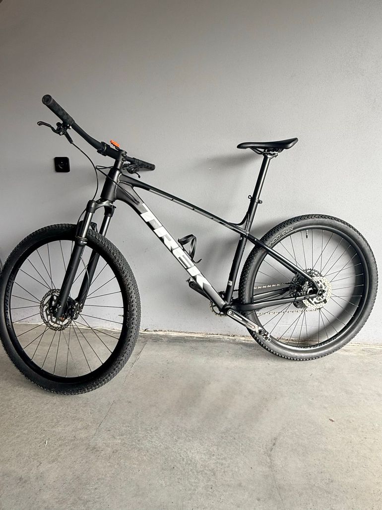 Used Trek X-caliber SRAM Rival 2023 Mountainbike — image 1 of 7