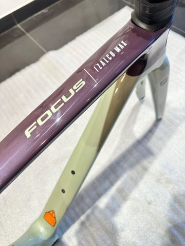 Używany Focus IZALCO MAX 8.8 2024 Frameset 2024 Road & Gravel — zdjęcie 4 z 5