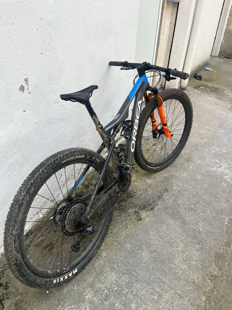 Used Orbea Oiz Shimano SLX 2021 Mountainbike, Blue — image 9 of 12
