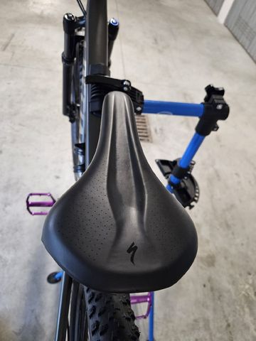 Używany Specialized Rockhopper Shimano Deore XT 2025 Mountainbike — zdjęcie 6 z 12