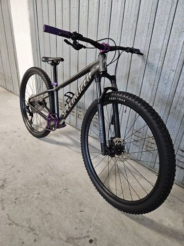 Używany Specialized Rockhopper Shimano Deore XT 2025 Mountainbike — zdjęcie 10 z 12