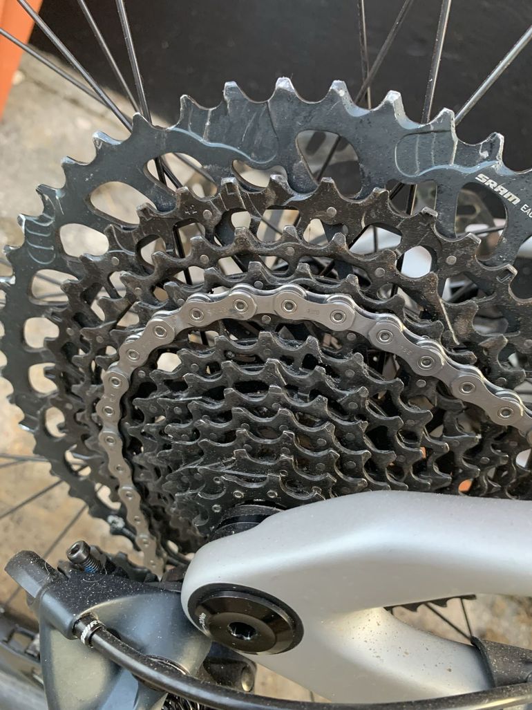 Used Santa Cruz Blur SRAM GX Eagle 2024 Mountainbike, Light Gray, 29 — image 16 of 22