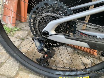 Used Santa Cruz Blur SRAM GX Eagle 2024 Mountainbike, Light Gray, 29 — image 11 of 22