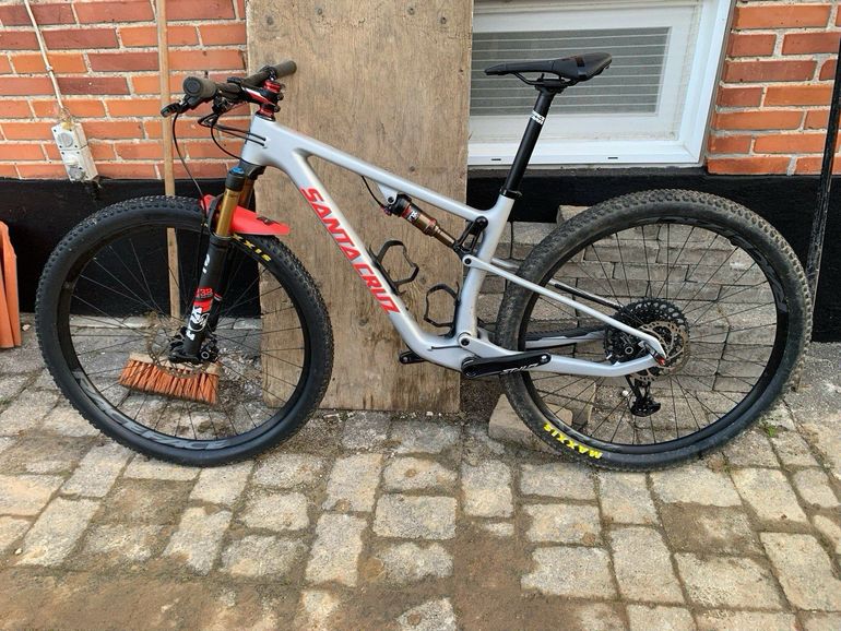 Used Santa Cruz Blur SRAM GX Eagle 2024 Mountainbike, Light Gray, 29 — image 9 of 22