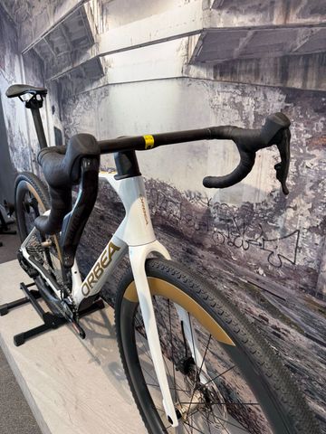 Gebrauchtes Orbea terra race Custom SRAM Rival eTap AXS 2026 Road & Gravel, Weiß — Bild 2 von 5