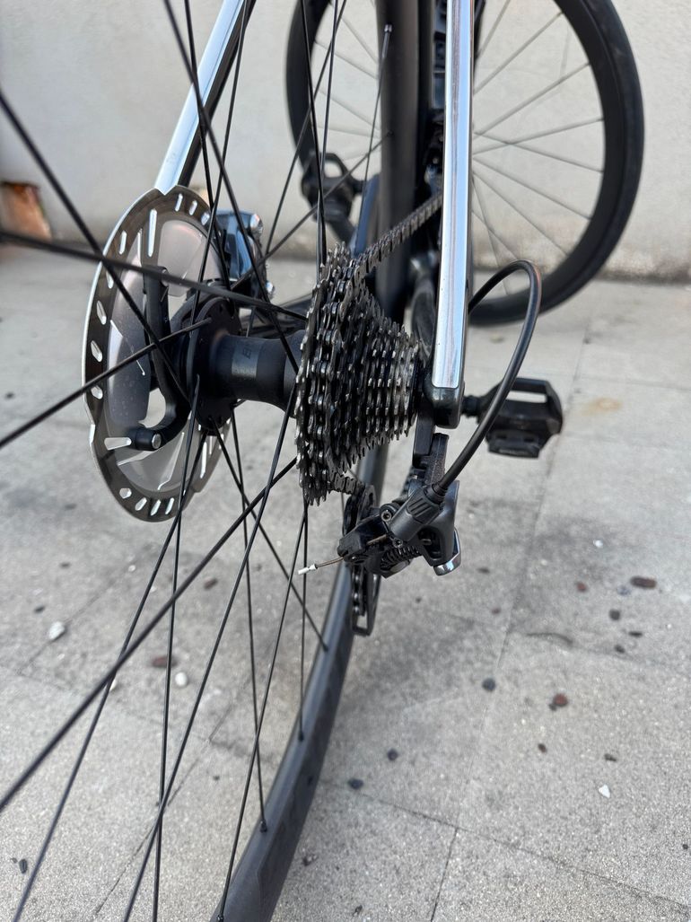Used Trek Émonda SL 6 Disc Pro 2022 2022 Road & Gravel, Black — image 4 of 10
