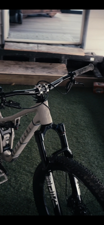 Gebrauchtes Commencal T.E.M.P.O. OHLINS 2022 2022 Mountainbike, Weiß, 29 — Bild 1 von 7