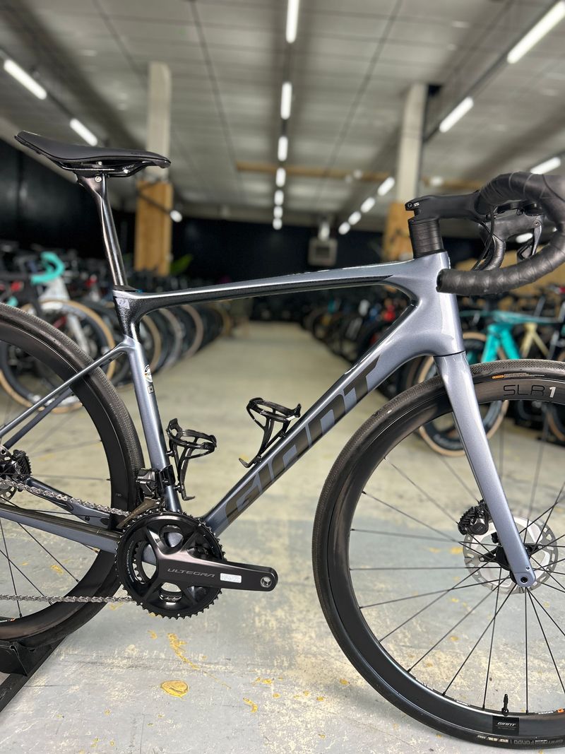 Giant Defy, Advanced Pro 1 2023 2023 Road & Gravel usato, Grigio chiaro — immagine 10 di 22
