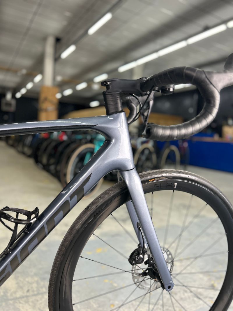 Giant Defy, Advanced Pro 1 2023 2023 Road & Gravel usato, Grigio chiaro — immagine 6 di 22