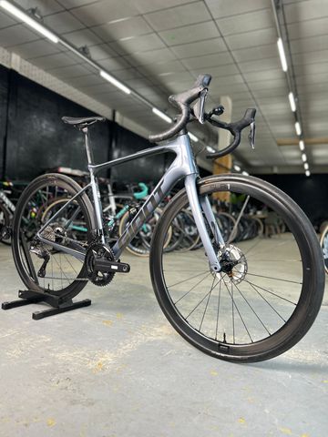 Giant Defy, Advanced Pro 1 2023 2023 Road & Gravel usato, Grigio chiaro — immagine 2 di 22