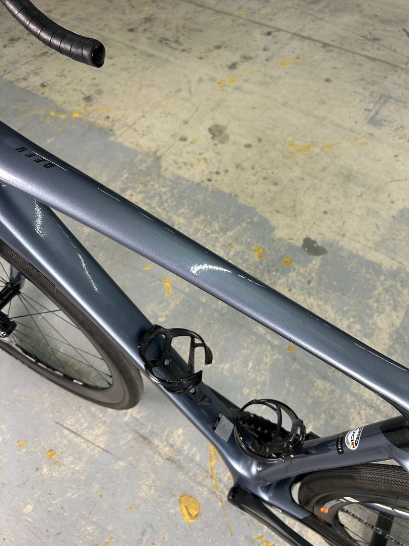 Giant Defy, Advanced Pro 1 2023 2023 Road & Gravel usato, Grigio chiaro — immagine 22 di 22