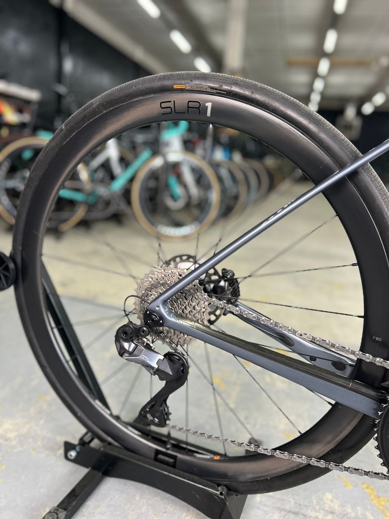 Giant Defy, Advanced Pro 1 2023 2023 Road & Gravel usato, Grigio chiaro — immagine 8 di 22