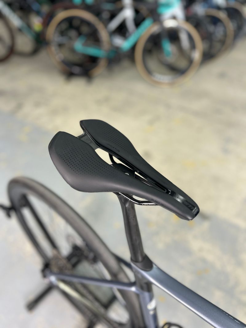 Giant Defy, Advanced Pro 1 2023 2023 Road & Gravel usato, Grigio chiaro — immagine 12 di 22