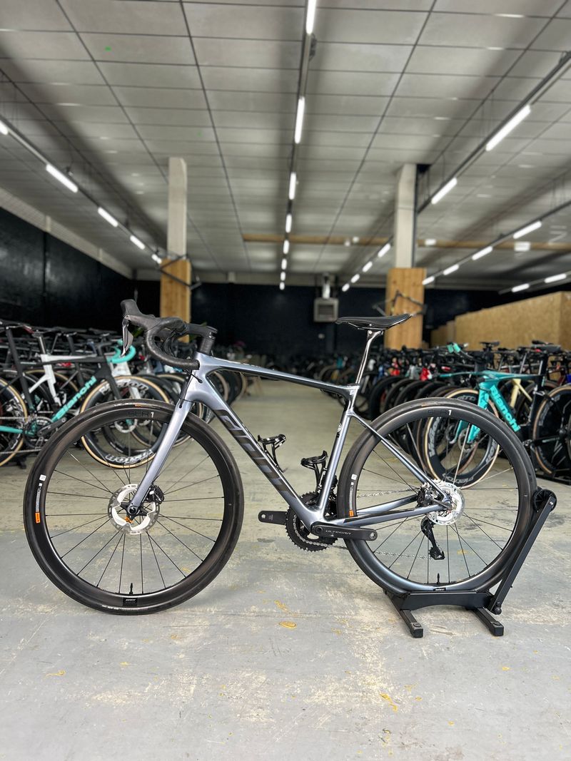 Giant Defy, Advanced Pro 1 2023 2023 Road & Gravel usato, Grigio chiaro — immagine 14 di 22