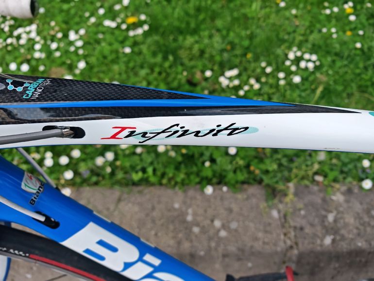 Used Bianchi Bianchi Infinito 2012 Road & Gravel, Blau — image 4 of 7