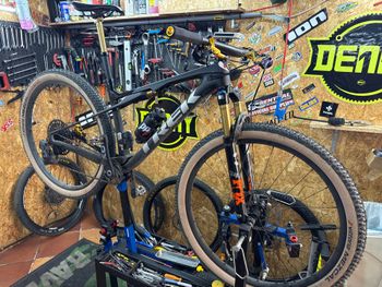 Trek, Supercaliber SRAM GX Eagle AXS