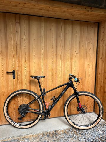 Używany Focus RAVEN 8.8 2019 2019 Mountainbike — zdjęcie 1 z 6