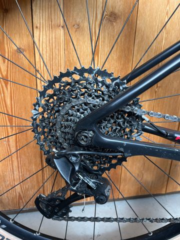 Używany Focus RAVEN 8.8 2019 2019 Mountainbike — zdjęcie 3 z 6
