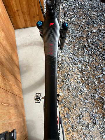 Używany Focus RAVEN 8.8 2019 2019 Mountainbike — zdjęcie 6 z 6