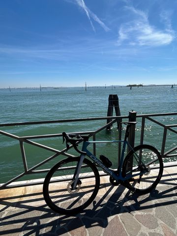 Tweedehands Orbea ORCA M20iTEAM 2025 2025 Road & Gravel — afbeelding 1 van 3