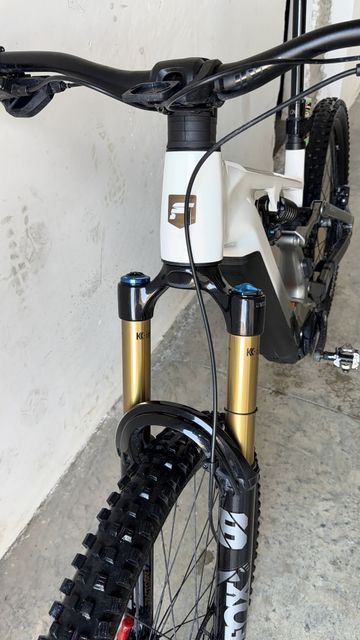 Used Focus SAM² 6.9 2025 2025 Mountainbike, White, 29, 27.5 — image 9 of 11