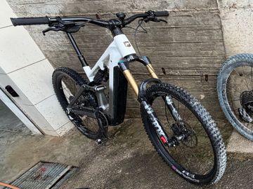 Used Focus SAM² 6.9 2025 2025 Mountainbike, White, 29, 27.5 — image 1 of 11