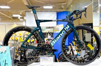 Used BIANCHI OLTRE RC REPARTO CORSE EDICIÓN LIMITADA 140 TH ANIVERSARIO NÚMERO 001 TOPÉ GAMA BIANCHI OLTRE RC REPARTO CORSE EDICIÓN LIMITADA 140 TH ANIVERSARIO NÚMERO 001 TOPÉ GAMA Custom Shimano Ultegra Di2 2026 Carretera y gravel