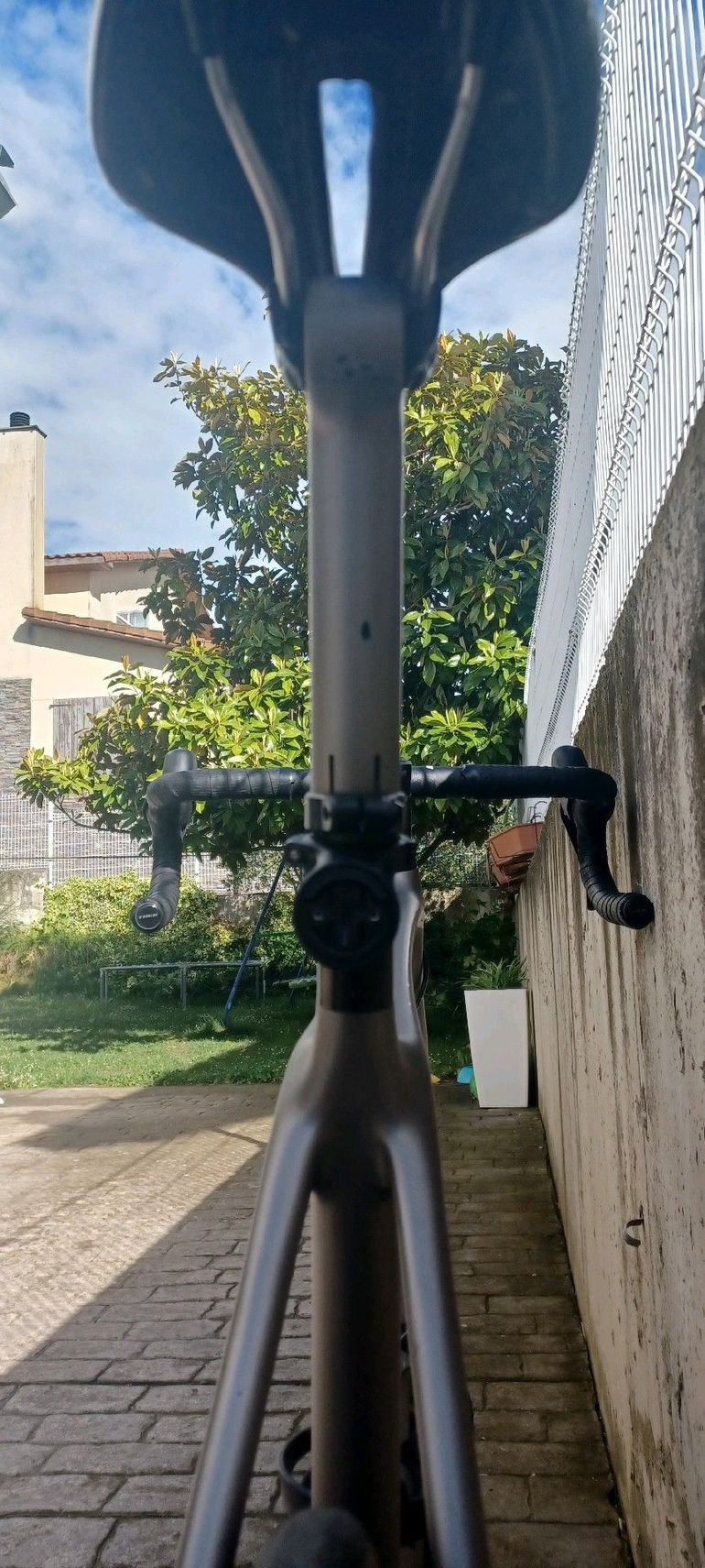 Used Trek Émonda SL 6 Disc 2019 2019 Road & Gravel, Light Gray — image 11 of 14