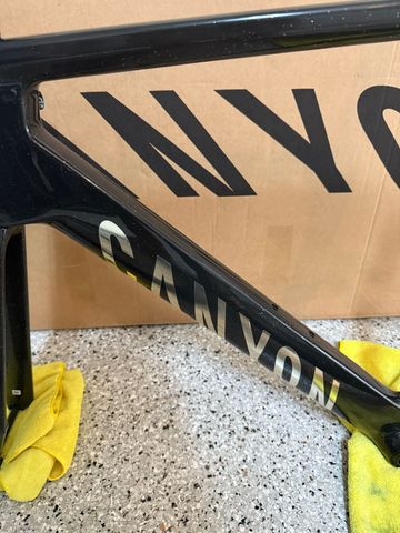 Used Canyon Aeroad CFR Di2 2025 Frameset 2025 Road & Gravel, Black — image 2 of 8