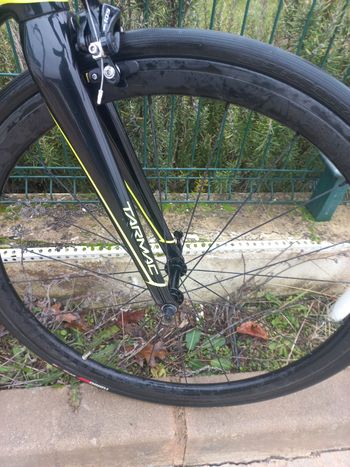 Used Specialized Tarmac Shimano 105 2018 Road & Gravel, Black — image 4 of 28