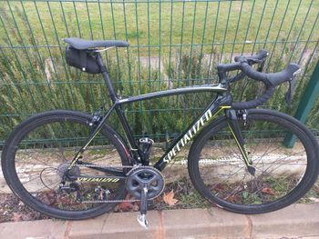 Used Specialized Tarmac Shimano 105 2018 Road & Gravel, Black — image 1 of 28