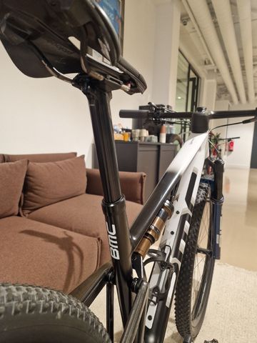 Used BMC Fourstroke 01 LTD 2024 2024 Mountainbike, White, 29 — image 4 of 27