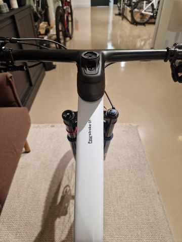 Used BMC Fourstroke 01 LTD 2024 2024 Mountainbike, White, 29 — image 22 of 27
