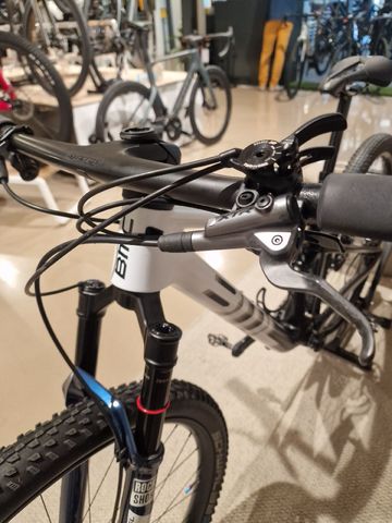 Used BMC Fourstroke 01 LTD 2024 2024 Mountainbike, White, 29 — image 10 of 27