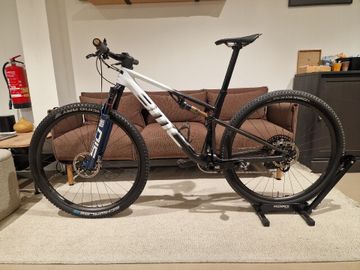 Used BMC Fourstroke 01 LTD 2024 2024 Mountainbike, White, 29 — image 2 of 27