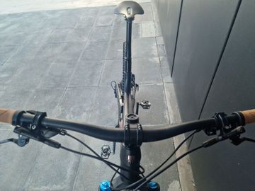 Trek Top Fuel 9.7 2023 2023 Mountainbike usato, Nero — immagine 9 di 11