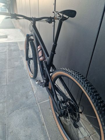 Trek Top Fuel 9.7 2023 2023 Mountainbike usato, Nero — immagine 7 di 11