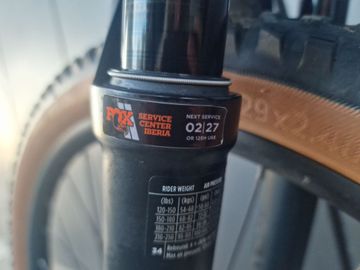 Trek Top Fuel 9.7 2023 2023 Mountainbike usato, Nero — immagine 6 di 11