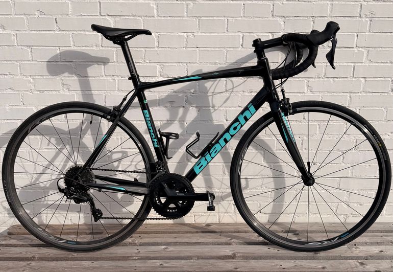 Used Bianchi Via Shimano 105 2018 Road & Gravel, Negro — image 1 of 5