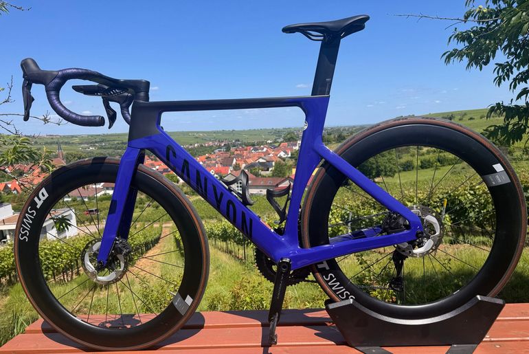 Used Canyon Aeroad CF SLX 8 Di2 2023 2023 Road & Gravel — image 2 of 10
