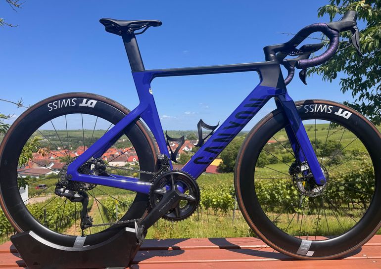 Used Canyon Aeroad CF SLX 8 Di2 2023 2023 Road & Gravel — image 1 of 10