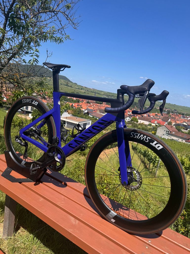 Used Canyon Aeroad CF SLX 8 Di2 2023 2023 Road & Gravel — image 7 of 10
