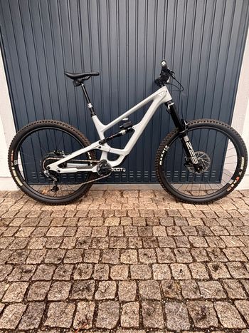 YT, YT Custom SRAM X01 Eagle AXS