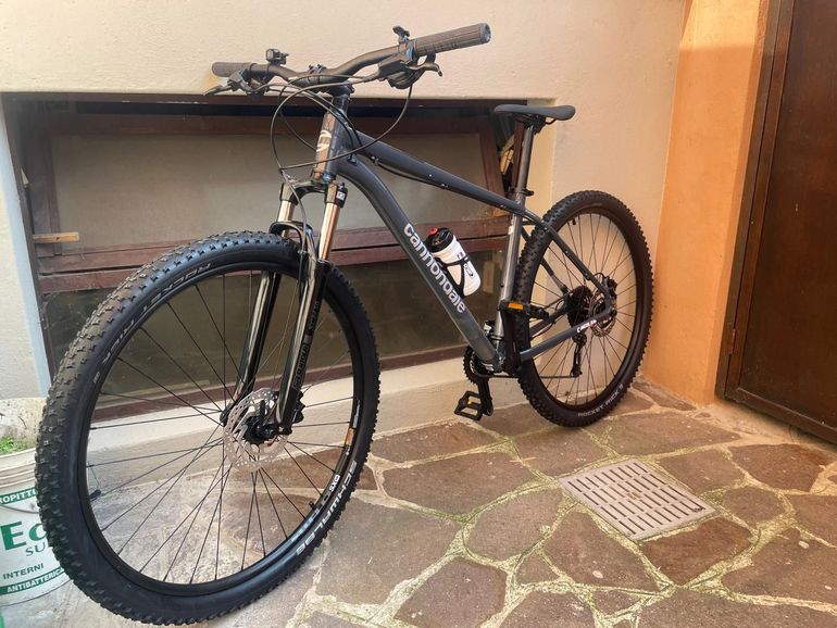 Used Cannondale Trail 6 2023 Mountainbike, Light Gray — image 2 of 18