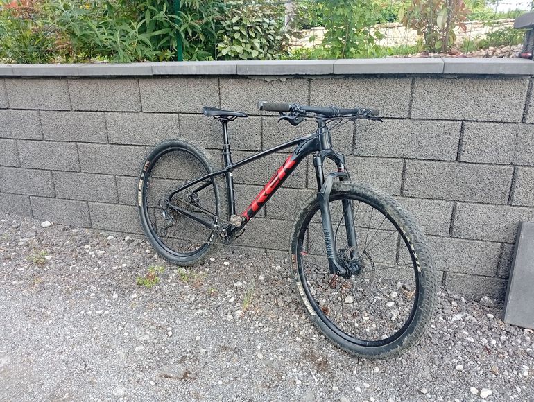 Used Trek X-Caliber 9 2023 2023 Mountainbike, Schwarz, 27.5, 29 — image 2 of 9