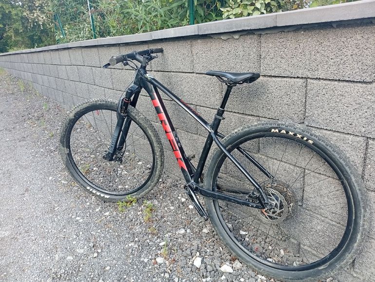 Used Trek X-Caliber 9 2023 2023 Mountainbike, Schwarz, 27.5, 29 — image 1 of 9