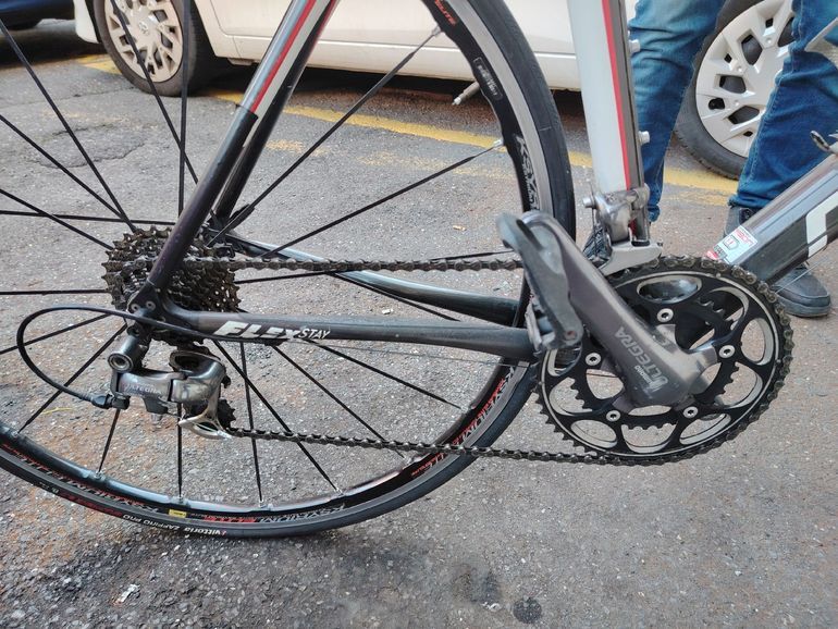 Used Merida Scultura CF 907 2014 2014 Road & Gravel, White — image 4 of 7