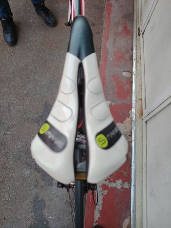 Used Merida Scultura CF 907 2014 2014 Road & Gravel, White — image 3 of 7