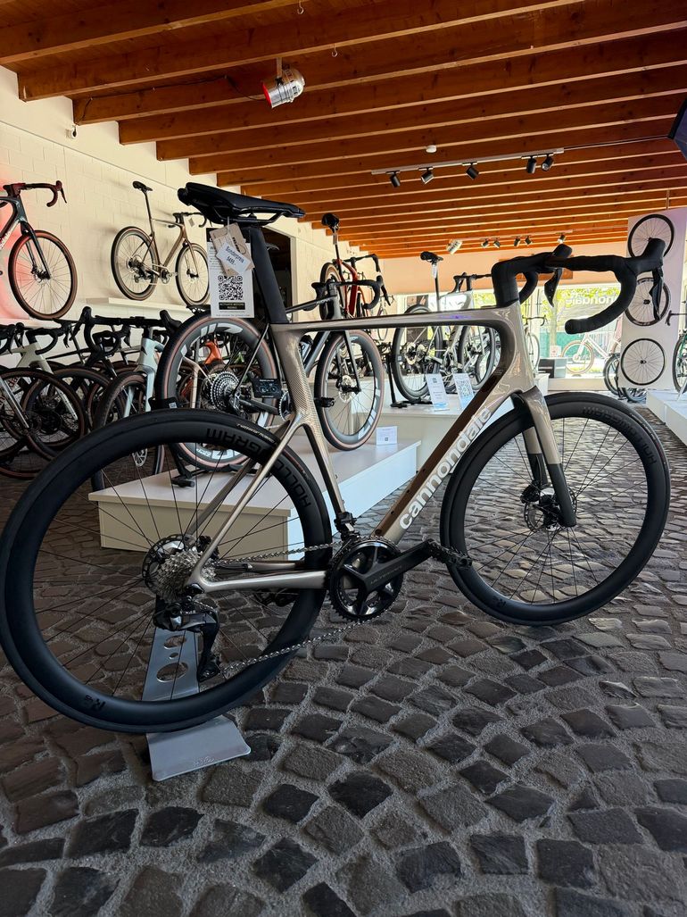 Used Cannondale SuperSix EVO Shimano Ultegra Di2 2025 Road & Gravel — image 3 of 5